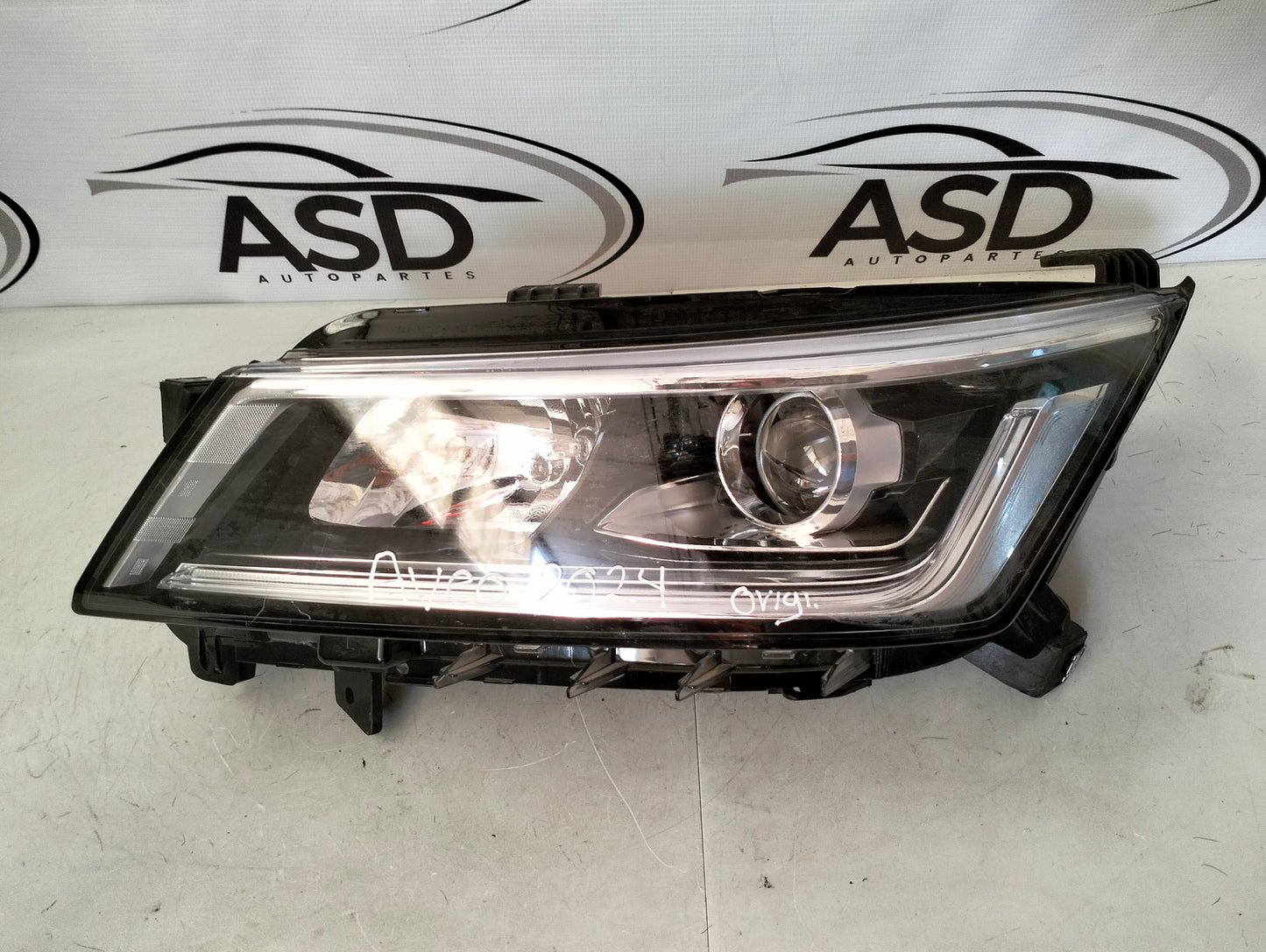 Faro Izquierdo Chevrolet Aveo 2024-2026 Original (6 Pines)
