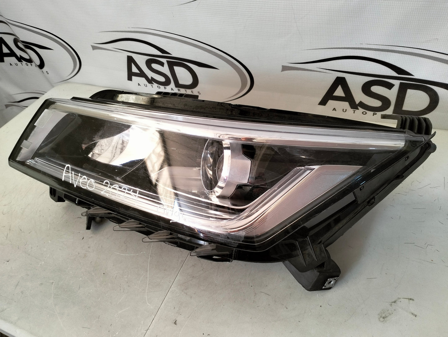 Faro Izquierdo Chevrolet Aveo 2024-2026 Original (6 Pines)