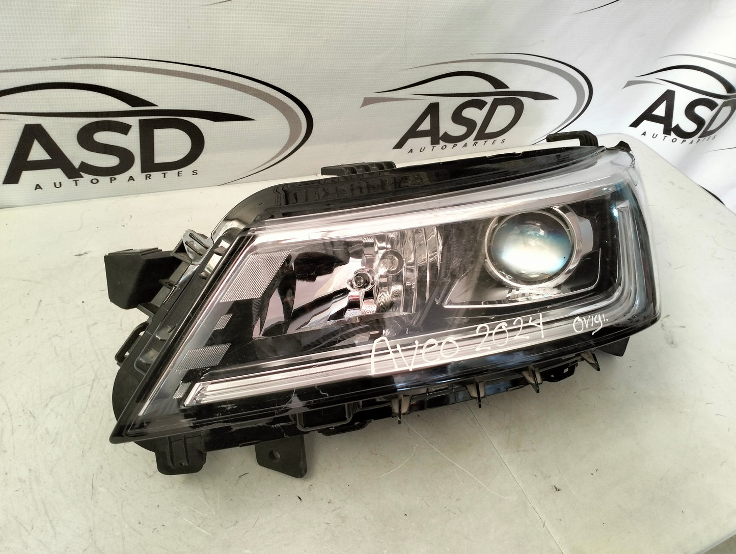 Faro Izquierdo Chevrolet Aveo 2024-2026 Original (6 Pines)