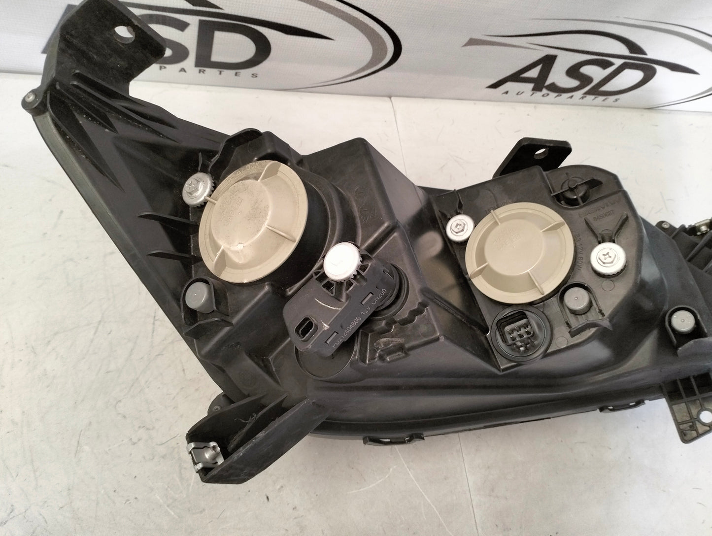 Faro Izquierdo Chevrolet Aveo 2024-2026 Original (6 Pines)
