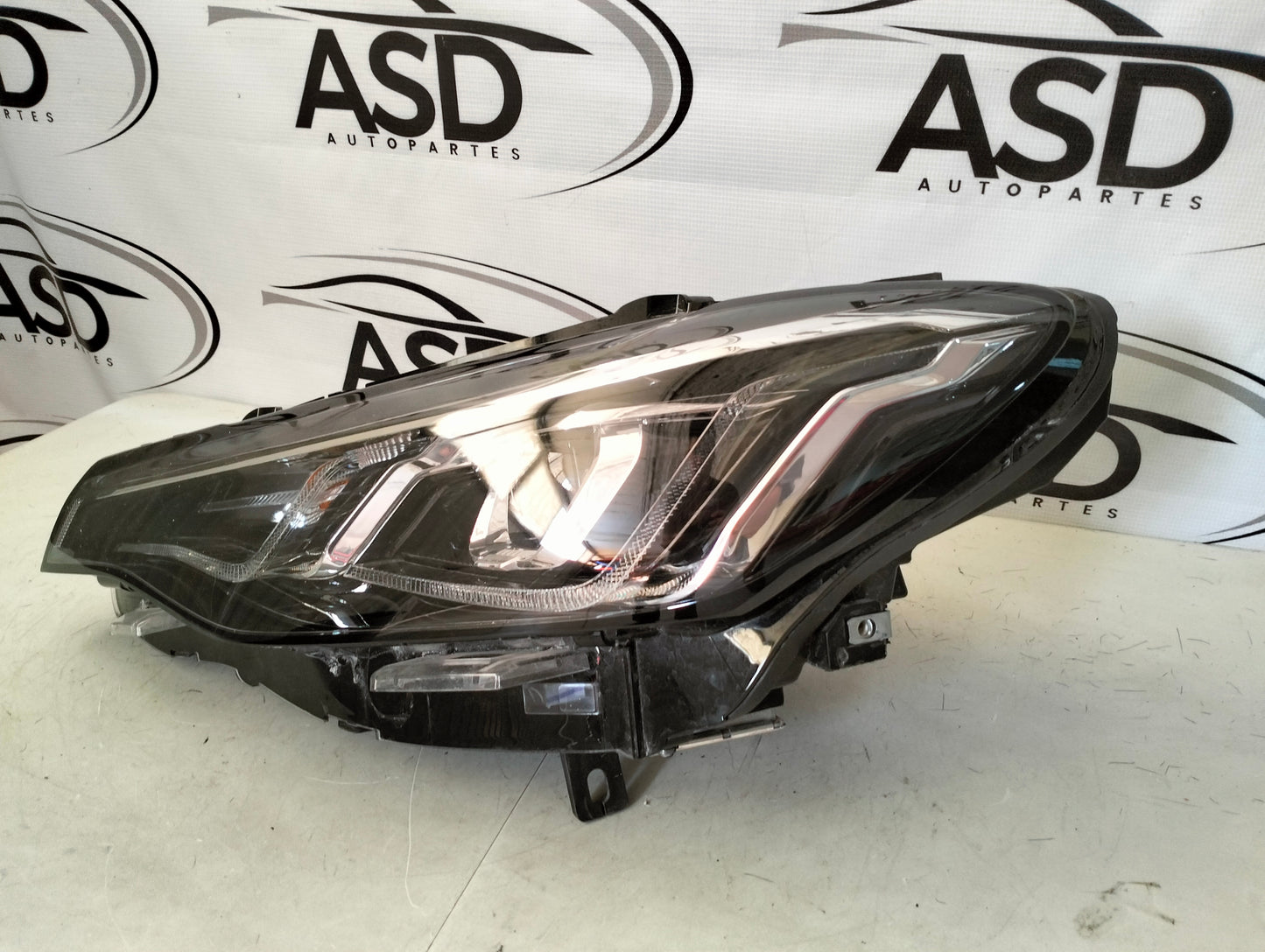 Faro Izquierdo Chevrolet Cavalier Rs 2022-2024 (con Detalle)